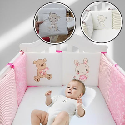 Bébé couché dos dans Tour de lit bébé sérénité