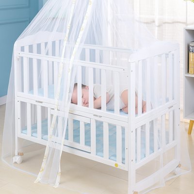 Bebe dormant paisiblement Moustiquaires lit bebe | ProtectBaby