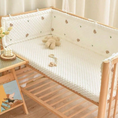 Tour de lit bébé attache lit toutou tetine