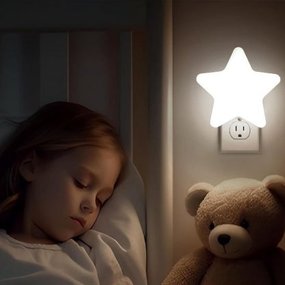 Veilleuse bébé étoile blanche murale avec fille endormie doudou à coté