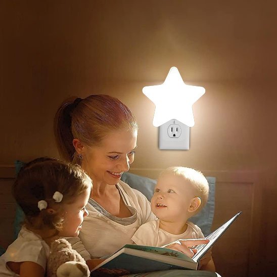 Veilleuse bébé étoile blanche murale maman lit livre bébé fillette