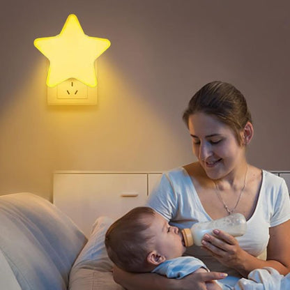 Veilleuse bébé étoile jaune murale avec maman donne biberan bébé